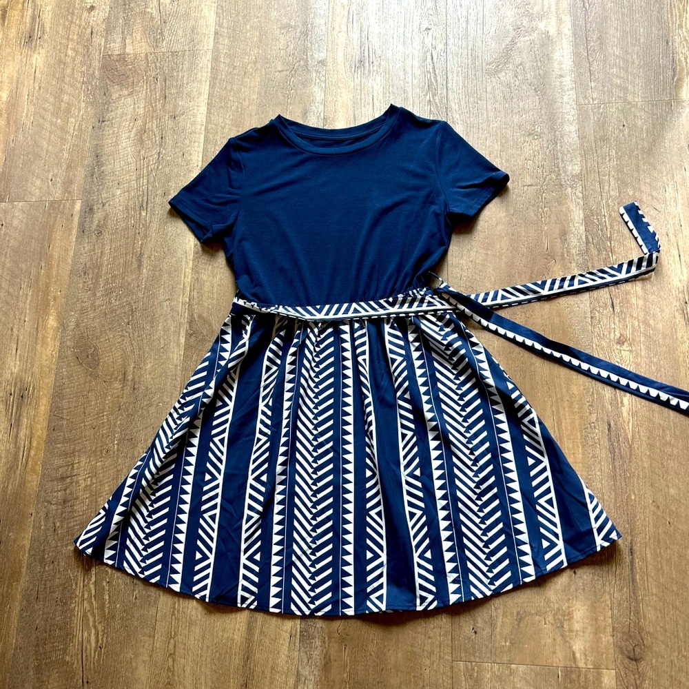 💙 Cupshe Navy & White Patterned Dress – Size M (NWT)